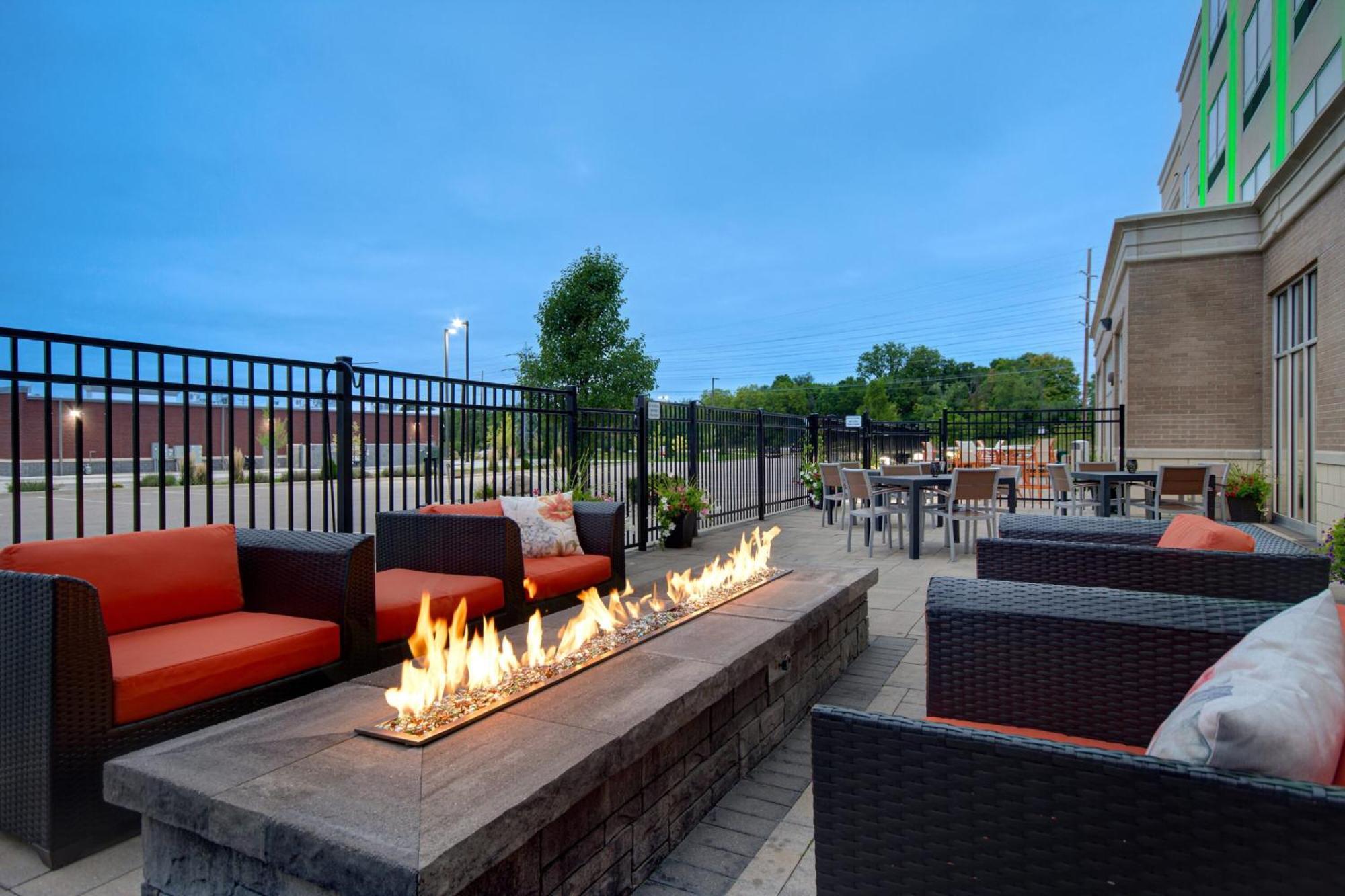 Holiday Inn Grand Rapids North - Walker By Ihg Esterno foto